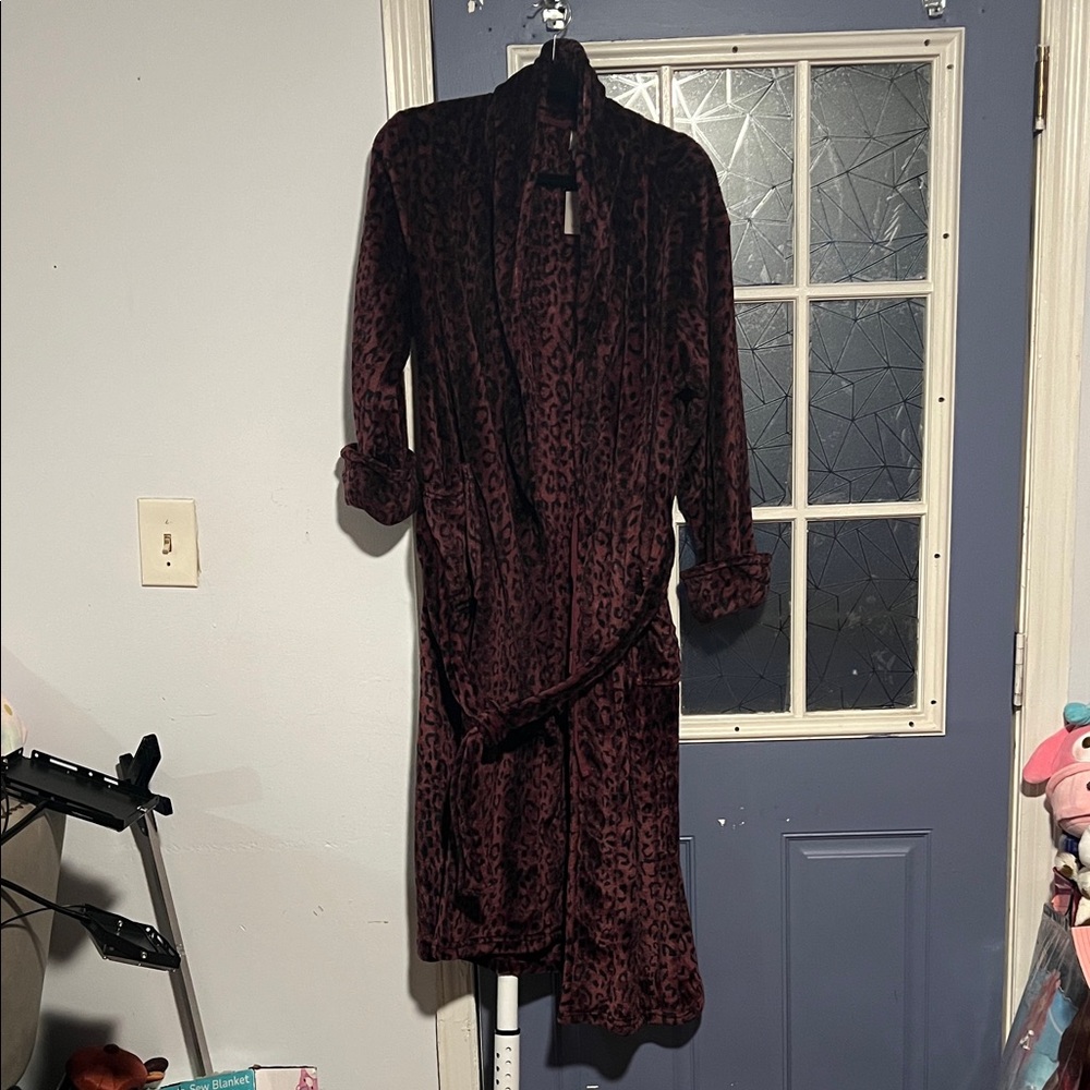 Natori Burgundy and Black Leopard Plush Robe size medium NWT